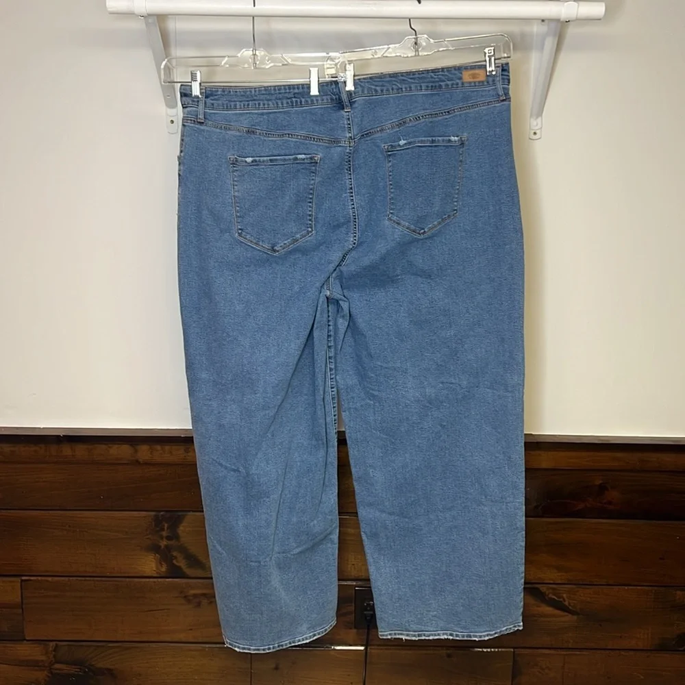 Sofia by Sofia Vergara Diana Style High‎ Rise Palazzo Jeans- 28W